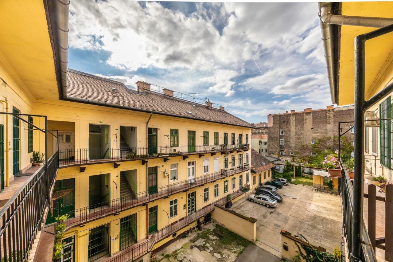 French Touch Apartment With Free Parking Budapest Exterior foto